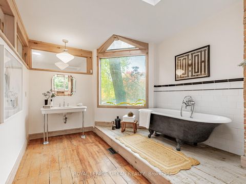 Photo 17 at 105 Sussex Avenue, University, Toronto Photo 17 at 105 Sussex Avenue, University, Toronto