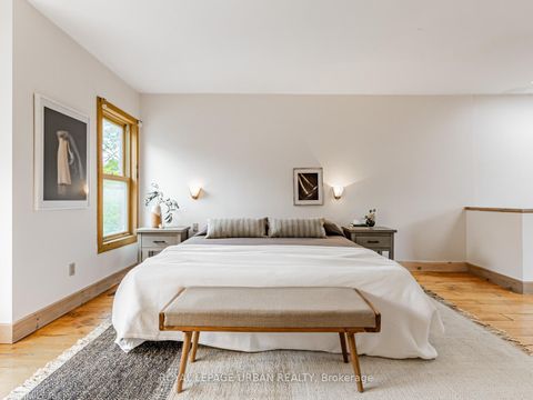 Photo 21 at 105 Sussex Avenue, University, Toronto