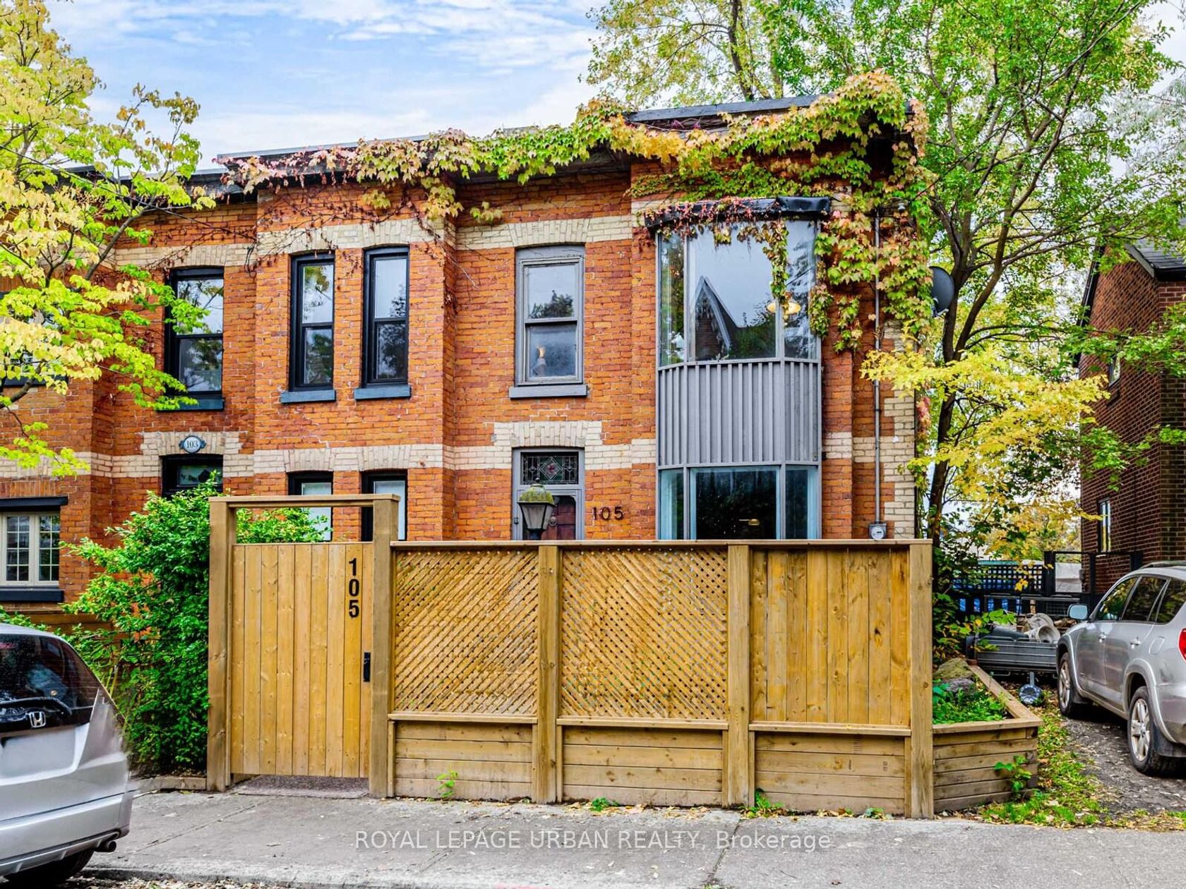 105 Sussex Avenue, University, Toronto 