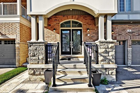 Photo 2 at 14 Beaconsfield Drive, Kleinburg, Vaughan