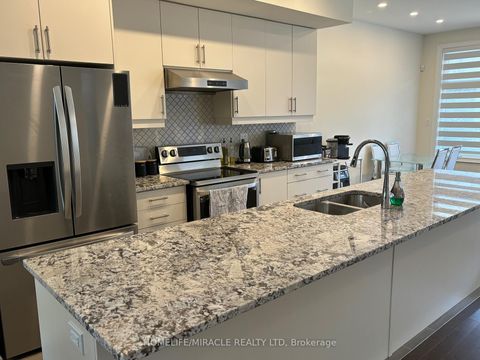 Photo 5 at 8 Bennington Road, Summerhill Estates, Newmarket