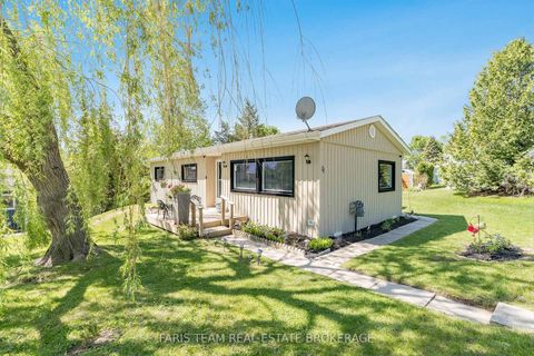 Photo 1 at 21 Hawthorne Drive, Rural Innisfil, Innisfil