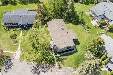 Photo 2 at 21 Hawthorne Drive, Rural Innisfil, Innisfil