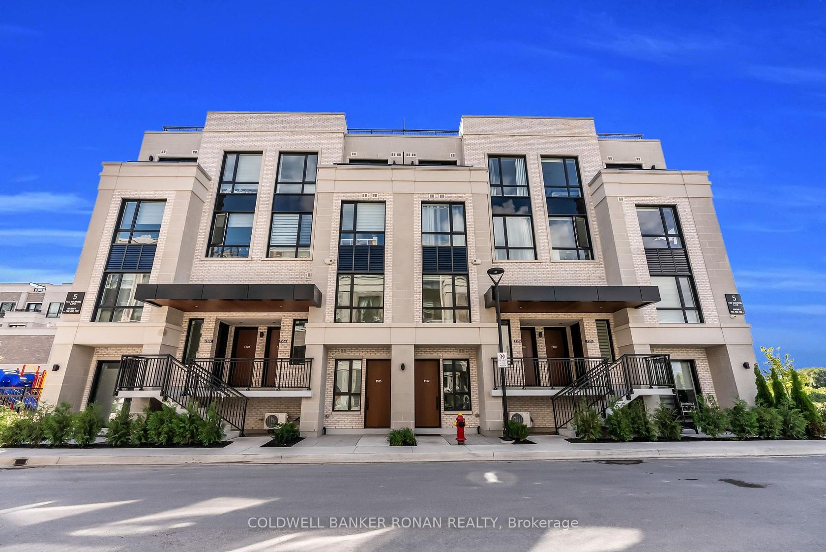 F-102 - 5 Red Squirrel Lane, Rural Richmond Hill, Richmond Hill photo number 2