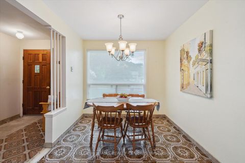 Photo 10 at 29 Seaton Drive, Aurora Highlands, Aurora