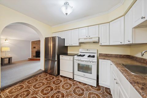 Photo 15 at 29 Seaton Drive, Aurora Highlands, Aurora