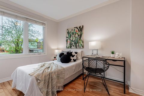 Photo 14 at 402 Milverton Boulevard, Danforth, Toronto