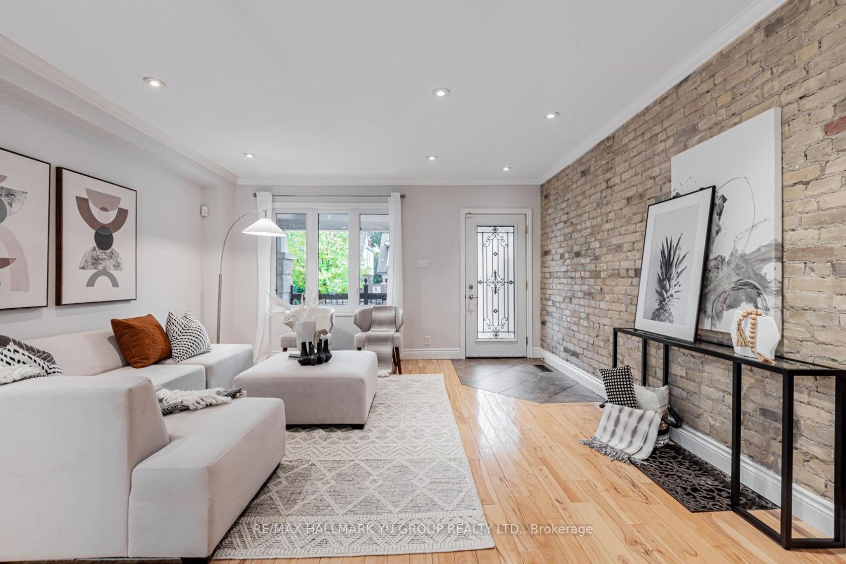 Photo 2 at 402 Milverton Boulevard, Danforth, Toronto Photo 2 at 402 Milverton Boulevard, Danforth, Toronto