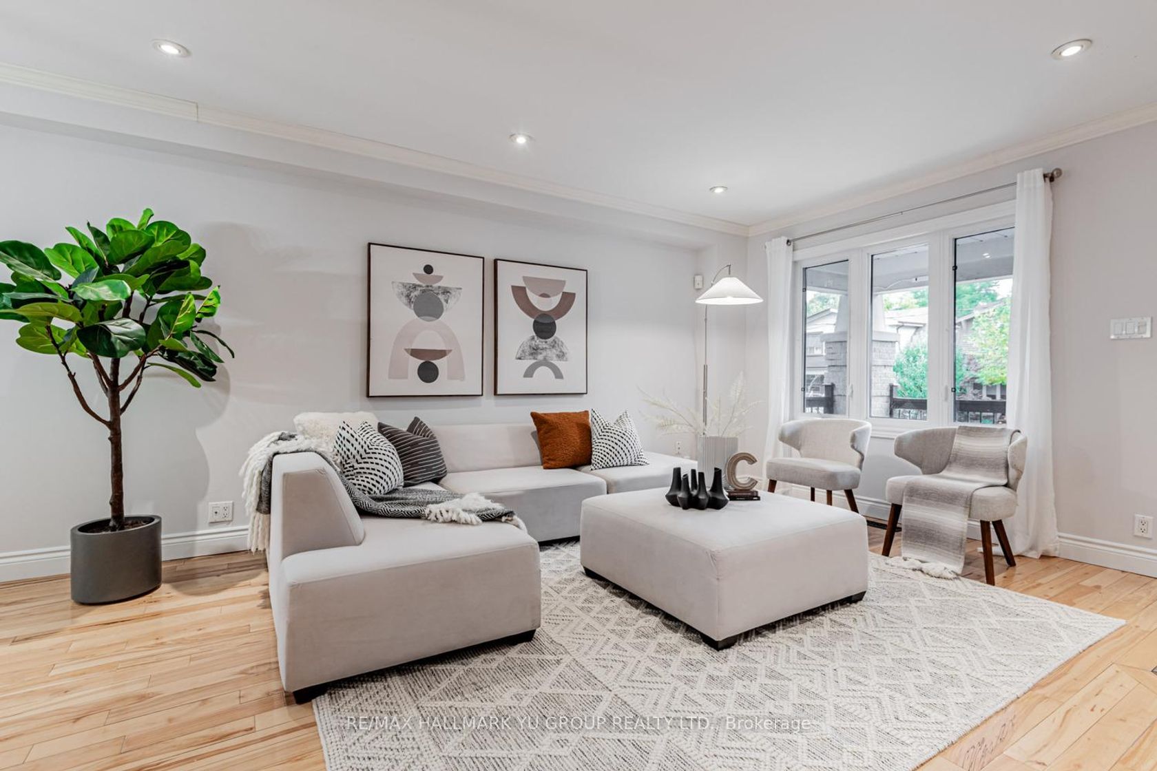 Photo 3 at 402 Milverton Boulevard, Danforth, Toronto Photo 3 at 402 Milverton Boulevard, Danforth, Toronto