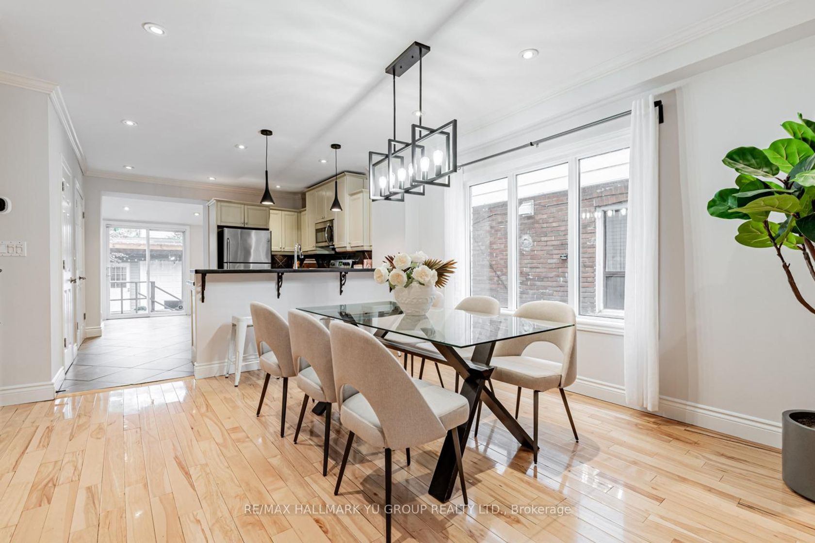 Photo 5 at 402 Milverton Boulevard, Danforth, Toronto Photo 5 at 402 Milverton Boulevard, Danforth, Toronto