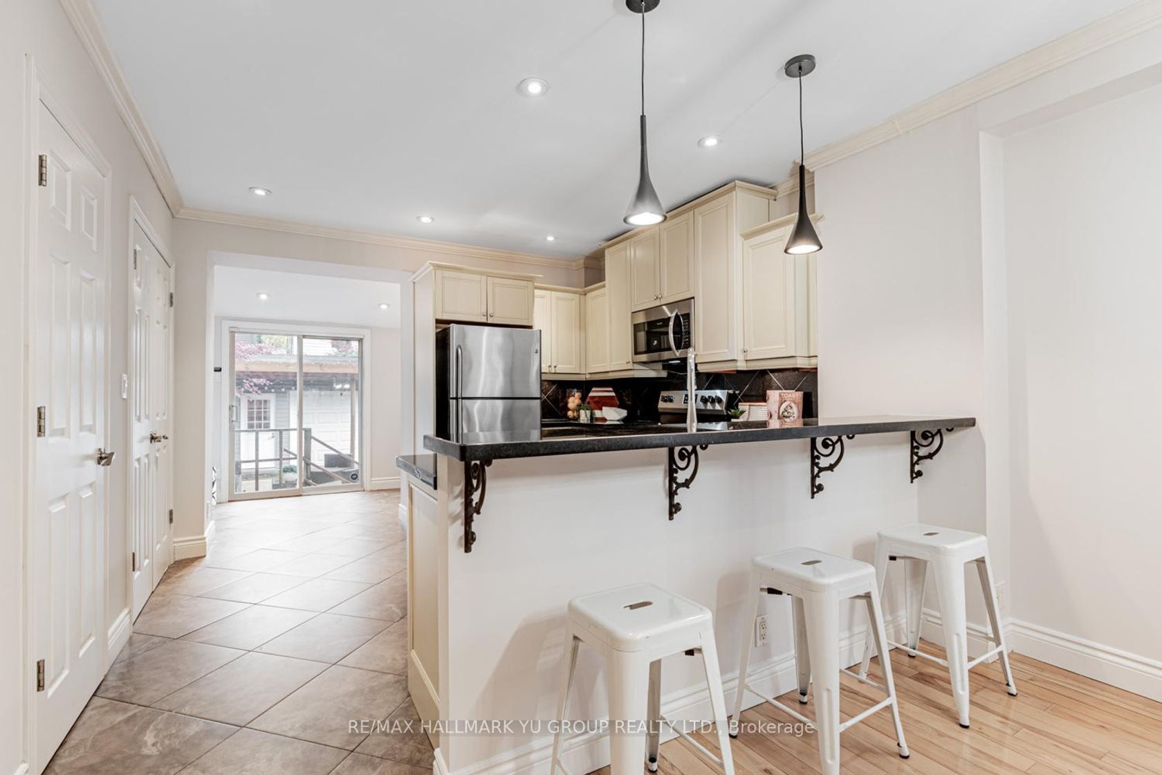 Photo 7 at 402 Milverton Boulevard, Danforth, Toronto Photo 7 at 402 Milverton Boulevard, Danforth, Toronto