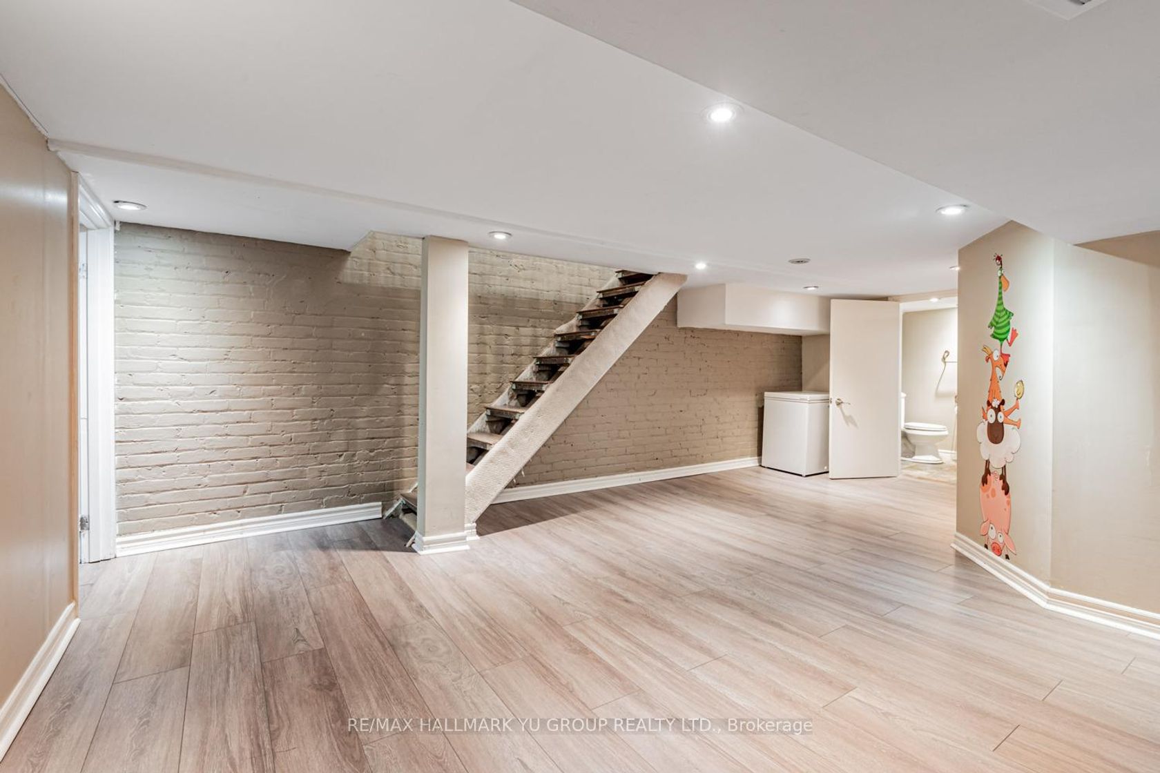 Photo 16 at 402 Milverton Boulevard, Danforth, Toronto Photo 16 at 402 Milverton Boulevard, Danforth, Toronto