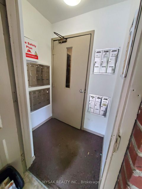 Photo 1 at 52 Dundonald Street, Yonge Corridor, Toronto