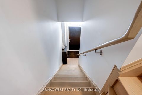 Photo 3 at 223 - 9570 Islington Avenue, Sonoma Heights, Vaughan