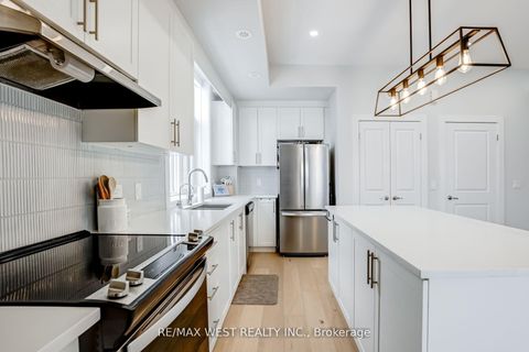 Photo 8 at 223 - 9570 Islington Avenue, Sonoma Heights, Vaughan