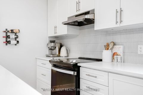 Photo 10 at 223 - 9570 Islington Avenue, Sonoma Heights, Vaughan