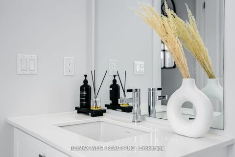 Photo 19 at 223 - 9570 Islington Avenue, Sonoma Heights, Vaughan