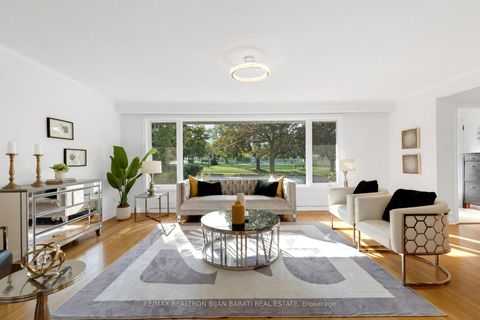 Photo 1 at 38 Whittaker Crescent, Bayview Village, Toronto