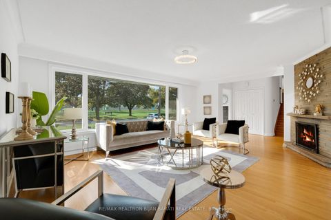 Photo 2 at 38 Whittaker Crescent, Bayview Village, Toronto