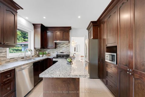 Photo 7 at 38 Whittaker Crescent, Bayview Village, Toronto