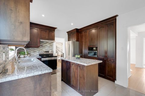 Photo 8 at 38 Whittaker Crescent, Bayview Village, Toronto