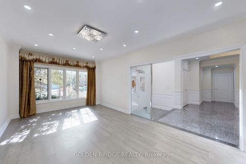 Photo 3 at 57 Cassandra Crescent, Bayview Hill, Richmond Hill