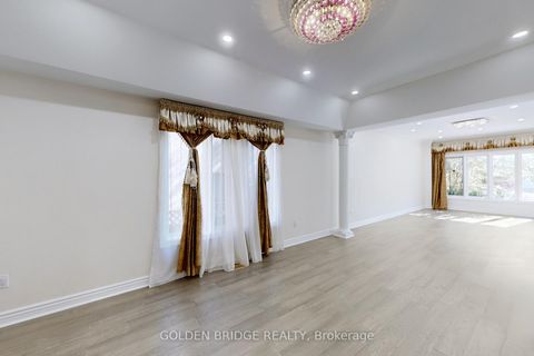 Photo 5 at 57 Cassandra Crescent, Bayview Hill, Richmond Hill