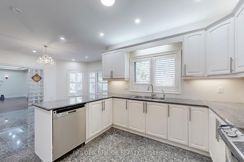 Photo 7 at 57 Cassandra Crescent, Bayview Hill, Richmond Hill