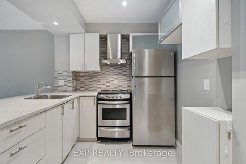 Photo 8 at 301 - 140 Dunlop Street E, City Centre, Barrie