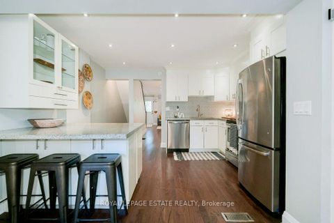 Photo 12 at 331 Scarborough Road, The Beaches, Toronto
