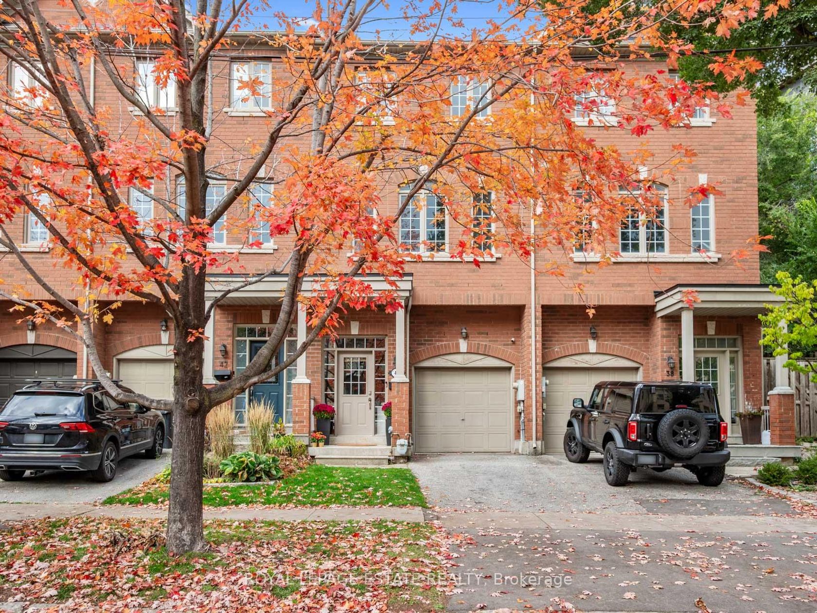 40 Bell Manor Drive, Queensway, Toronto 