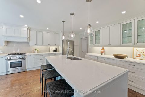 Photo 14 at 19 Palace Arch Drive, Rosethorn, Toronto