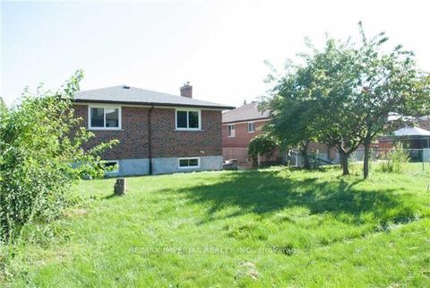 Photo 1 at 28 Bowhill Crescent, Pleasant View, Toronto