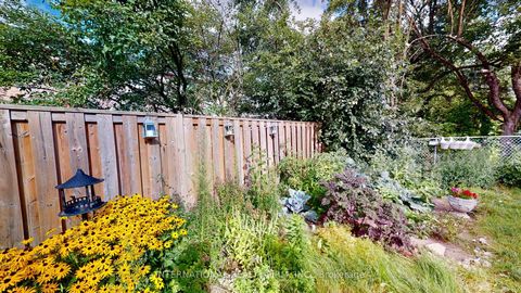 Photo 8 at 19 Lillooet Crescent S, North Richvale, Richmond Hill