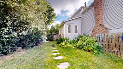 Photo 11 at 19 Lillooet Crescent S, North Richvale, Richmond Hill