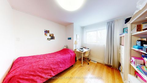 Photo 19 at 19 Lillooet Crescent S, North Richvale, Richmond Hill