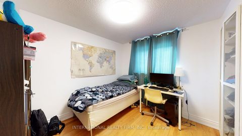 Photo 20 at 19 Lillooet Crescent S, North Richvale, Richmond Hill