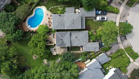 Photo 23 at 19 Lillooet Crescent S, North Richvale, Richmond Hill