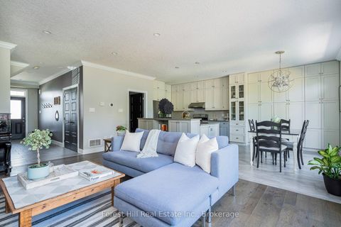 Photo 6 at 21 Marta Crescent, Ardagh, Barrie