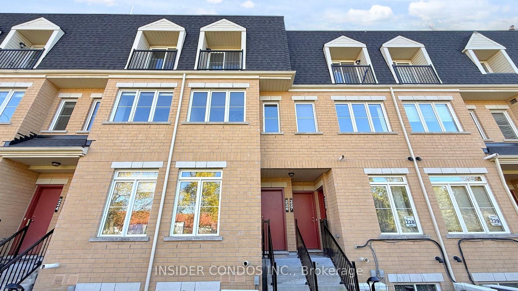 Photo 3 at 226 - 380 Hopewell Avenue, Belgravia, Toronto Photo 3 at 226 - 380 Hopewell Avenue, Belgravia, Toronto