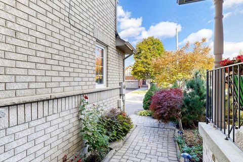 Photo 3 at 29 Peninsula Crescent, Rouge Woods, Richmond Hill