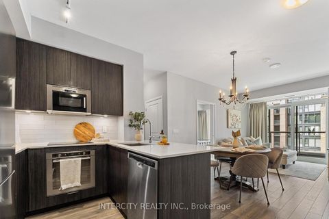 Photo 1 at 627 - 99 Eagle Rock Way, Maple, Vaughan