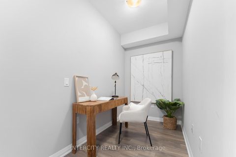 Photo 7 at 627 - 99 Eagle Rock Way, Maple, Vaughan