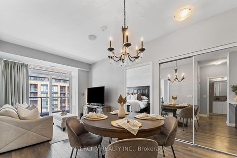 Photo 10 at 627 - 99 Eagle Rock Way, Maple, Vaughan