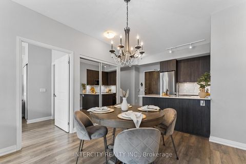 Photo 11 at 627 - 99 Eagle Rock Way, Maple, Vaughan