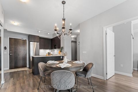 Photo 14 at 627 - 99 Eagle Rock Way, Maple, Vaughan