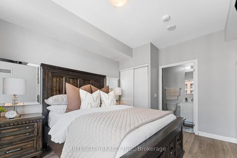 Photo 21 at 627 - 99 Eagle Rock Way, Maple, Vaughan