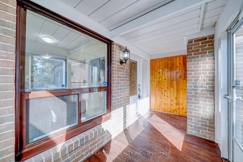 Photo 2 at 699 Jackson Court, Leslie Valley, Newmarket