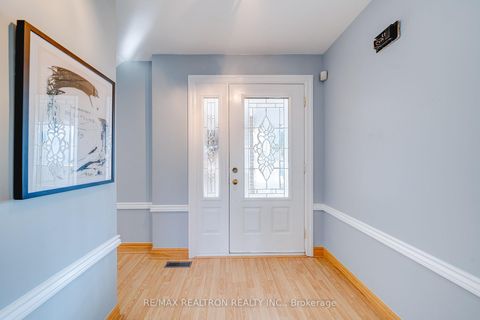 Photo 4 at 699 Jackson Court, Leslie Valley, Newmarket