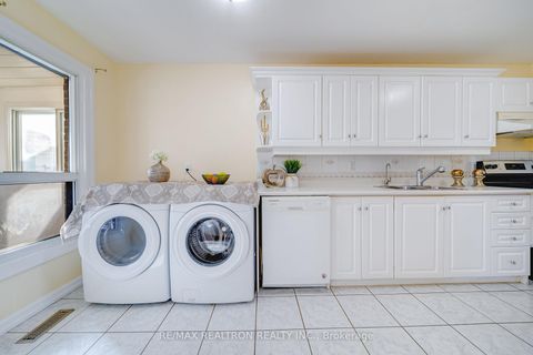 Photo 6 at 699 Jackson Court, Leslie Valley, Newmarket